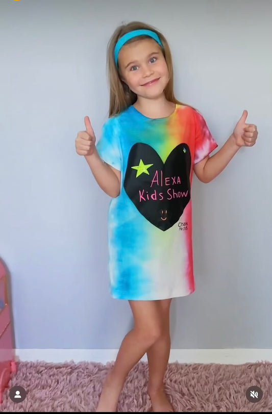 Heart DIY Tie Dye T-Shirt includes Tie Dye Kit and a 6 Piece Chalk Markers